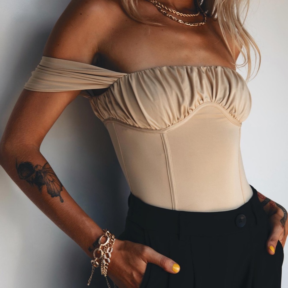Princess Polly Shiloh bodysuit size 0/xs in beige